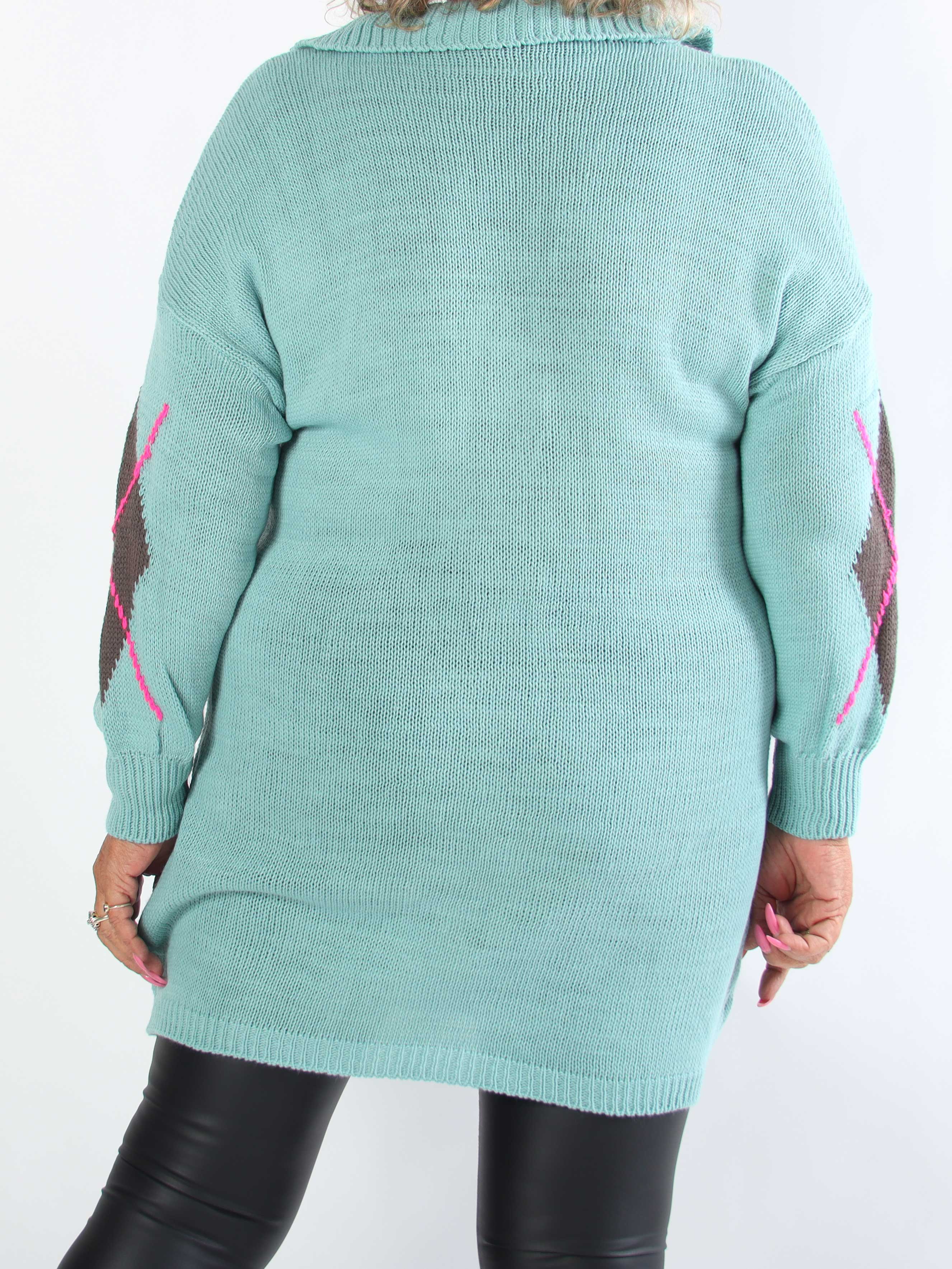 Octavia - Plus size strikkjole med klassisk krave og motiver på front og ærmer